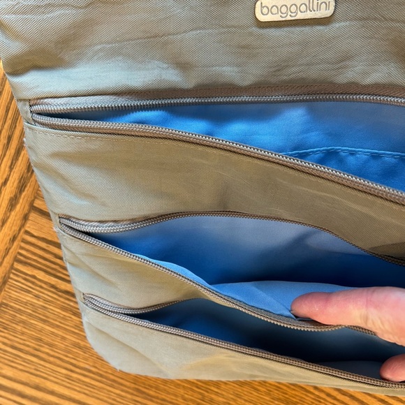 Baggallini 3 Front Zip Pocket Tan/Taupe Crossbody Bag with Light Blue Lining - Picture 8 of 11